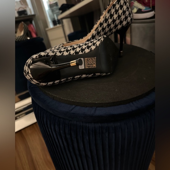 Never Worn Heels! - Picture 3 of 3